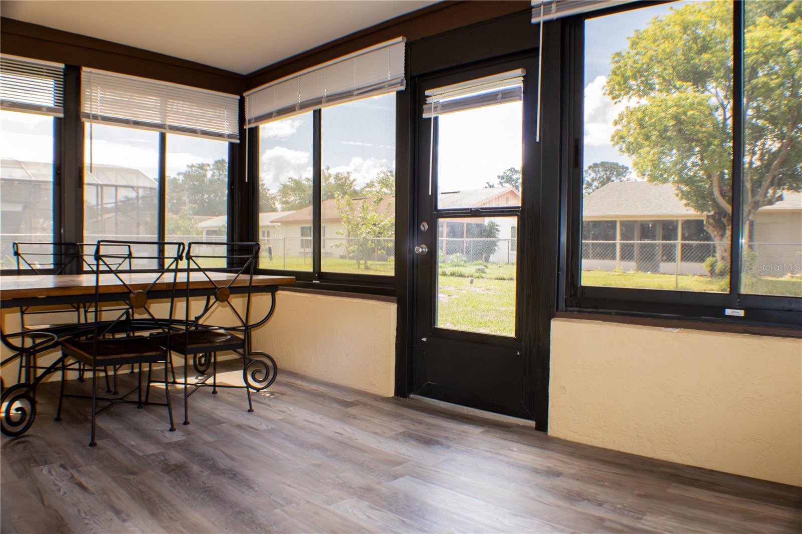 Image 18 of 24 For 424 Cart Court