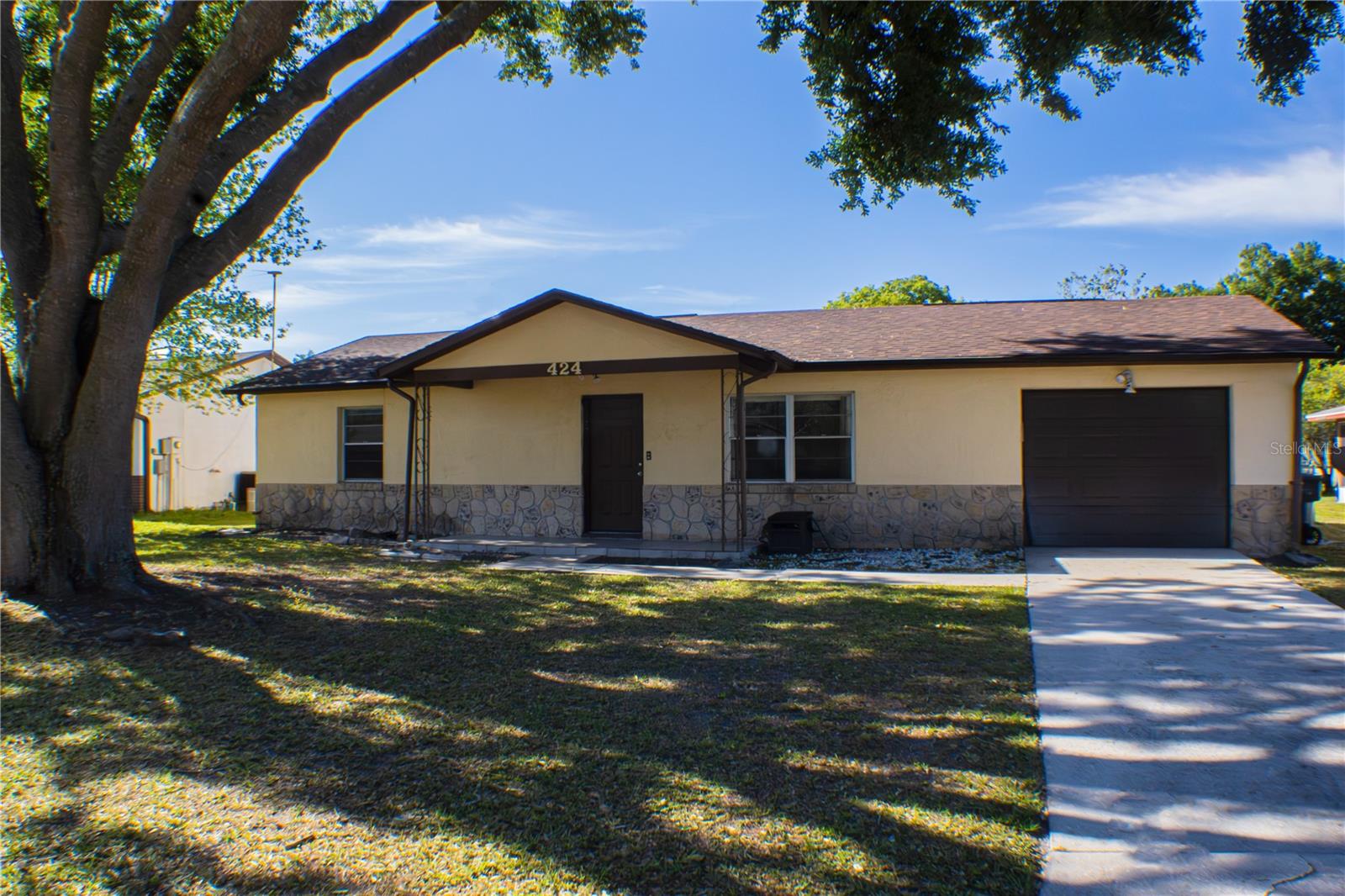 Image 2 of 24 For 424 Cart Court