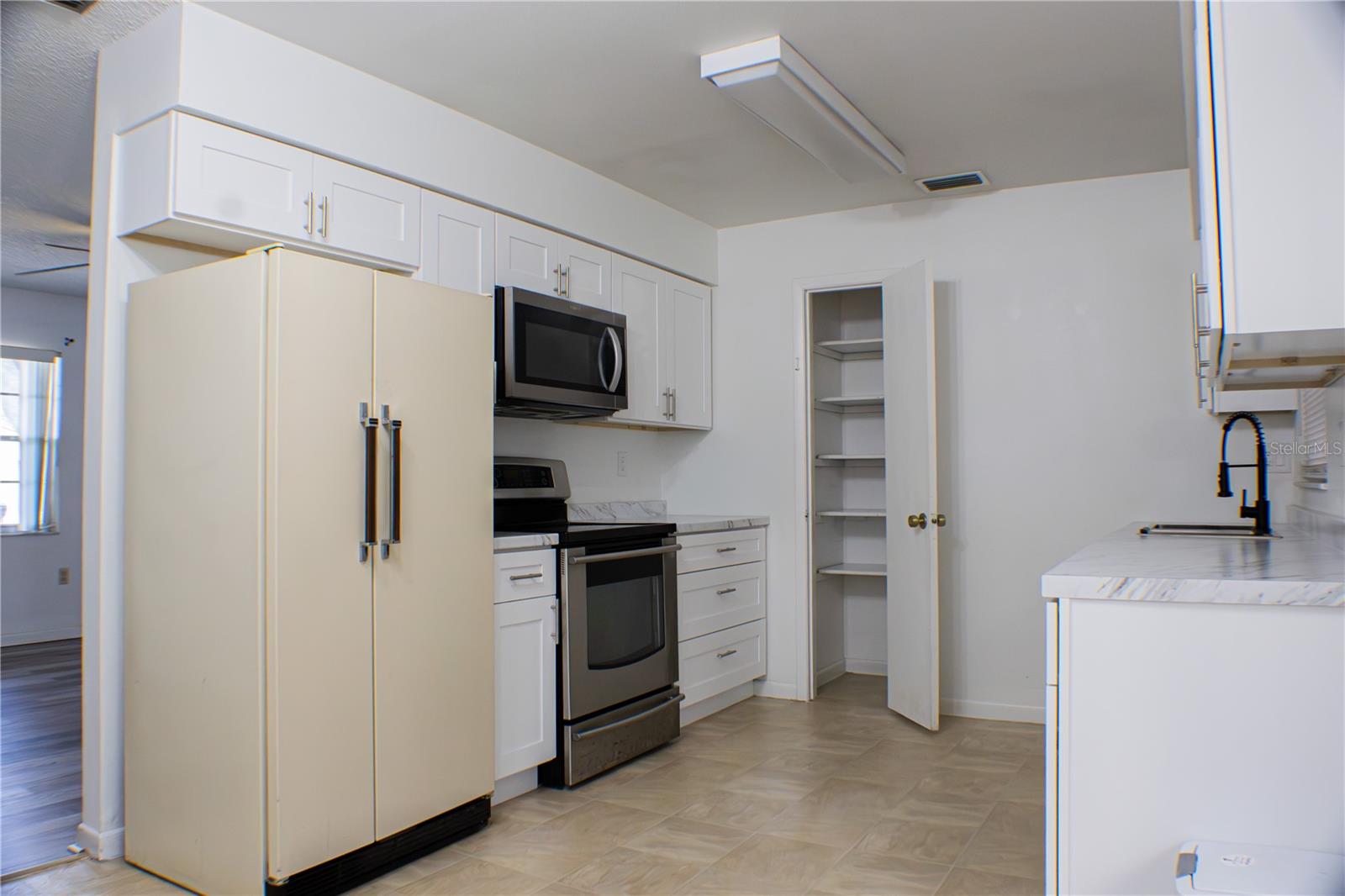 Image 4 of 24 For 424 Cart Court