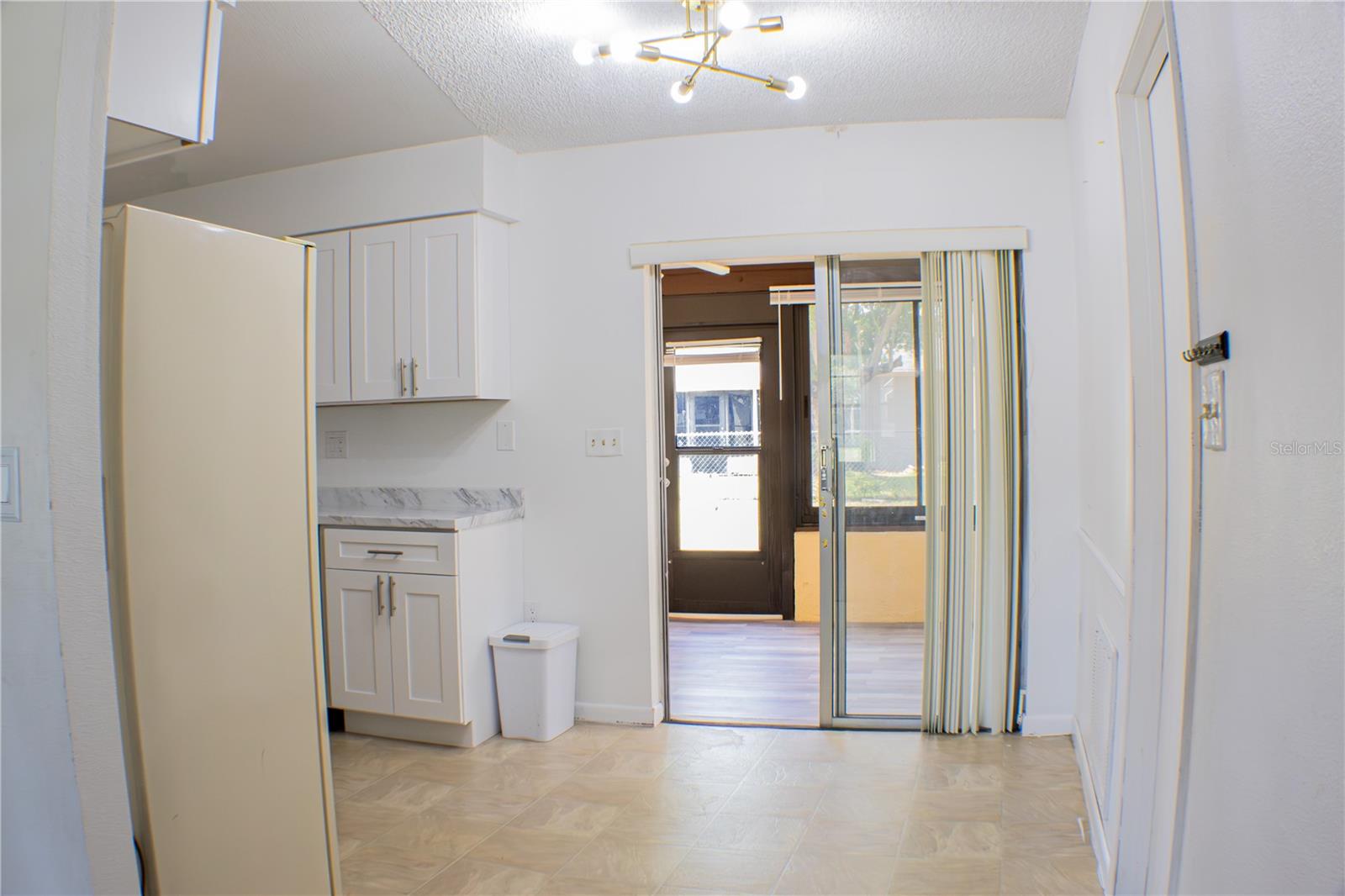 Image 5 of 24 For 424 Cart Court