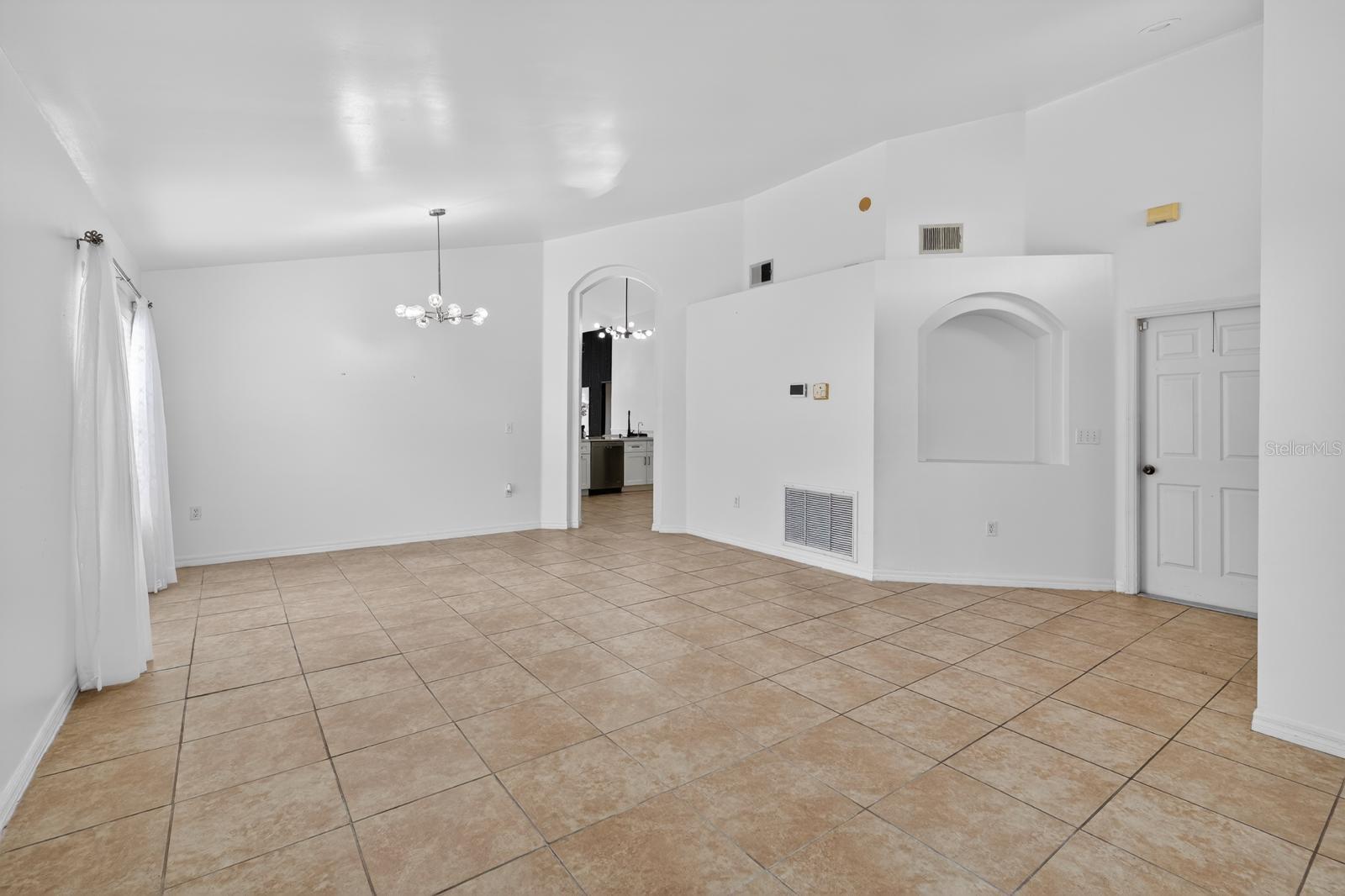 Image 2 of 18 For 419 Buckingham Cir