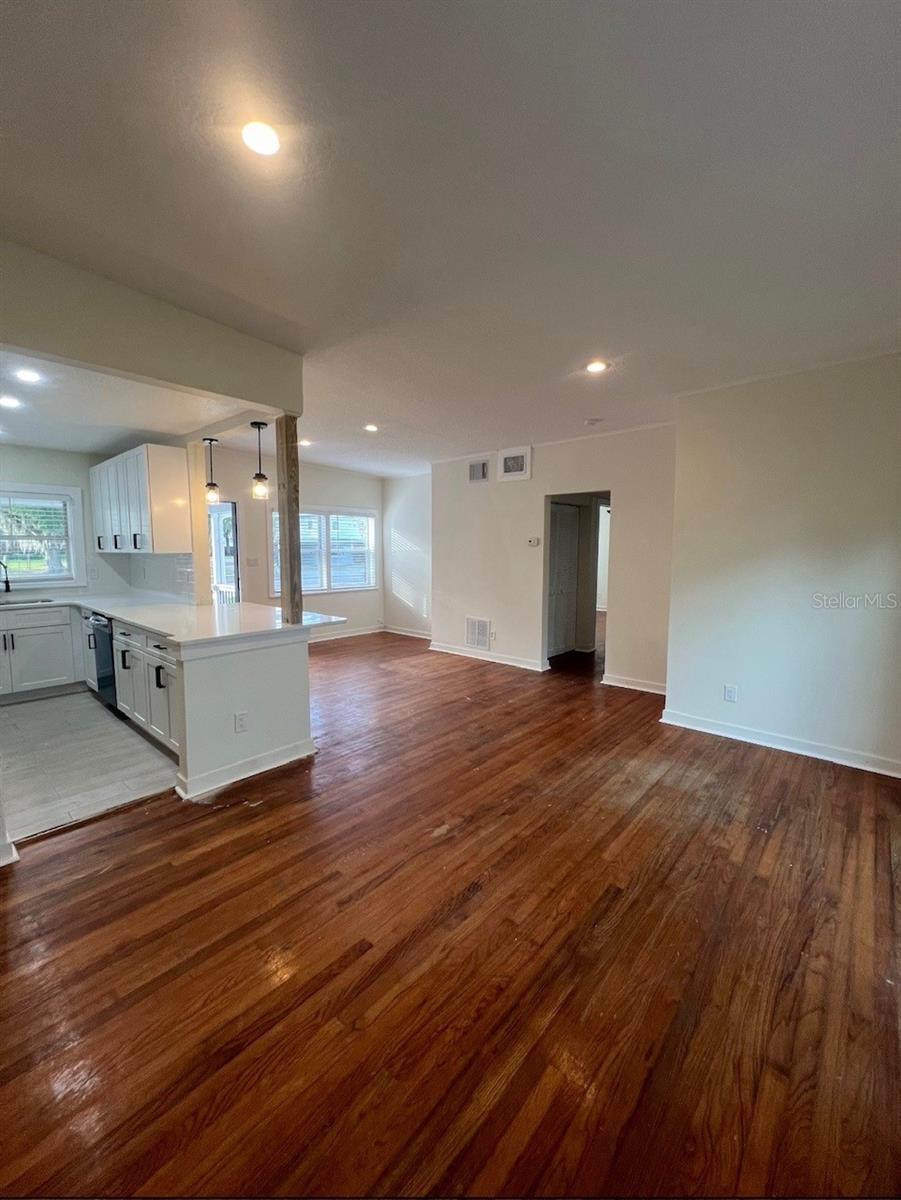 Image 3 of 7 For 715 Clyde Avenue