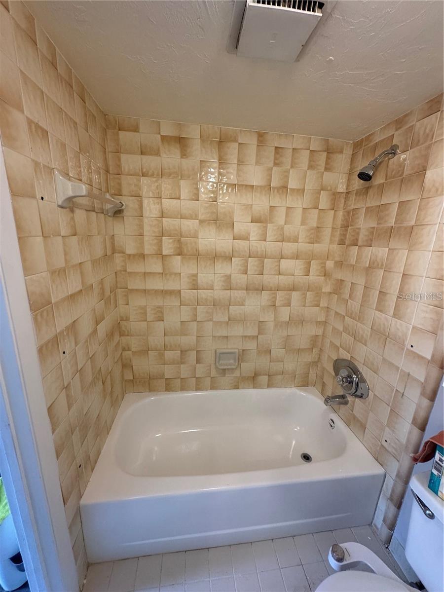 Image 6 of 14 For 4313 68 Terrace