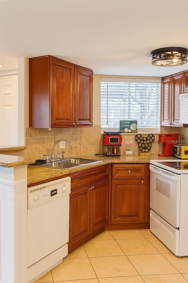 Image 5 of 17 For 1948 Lake Atriums Circle 118