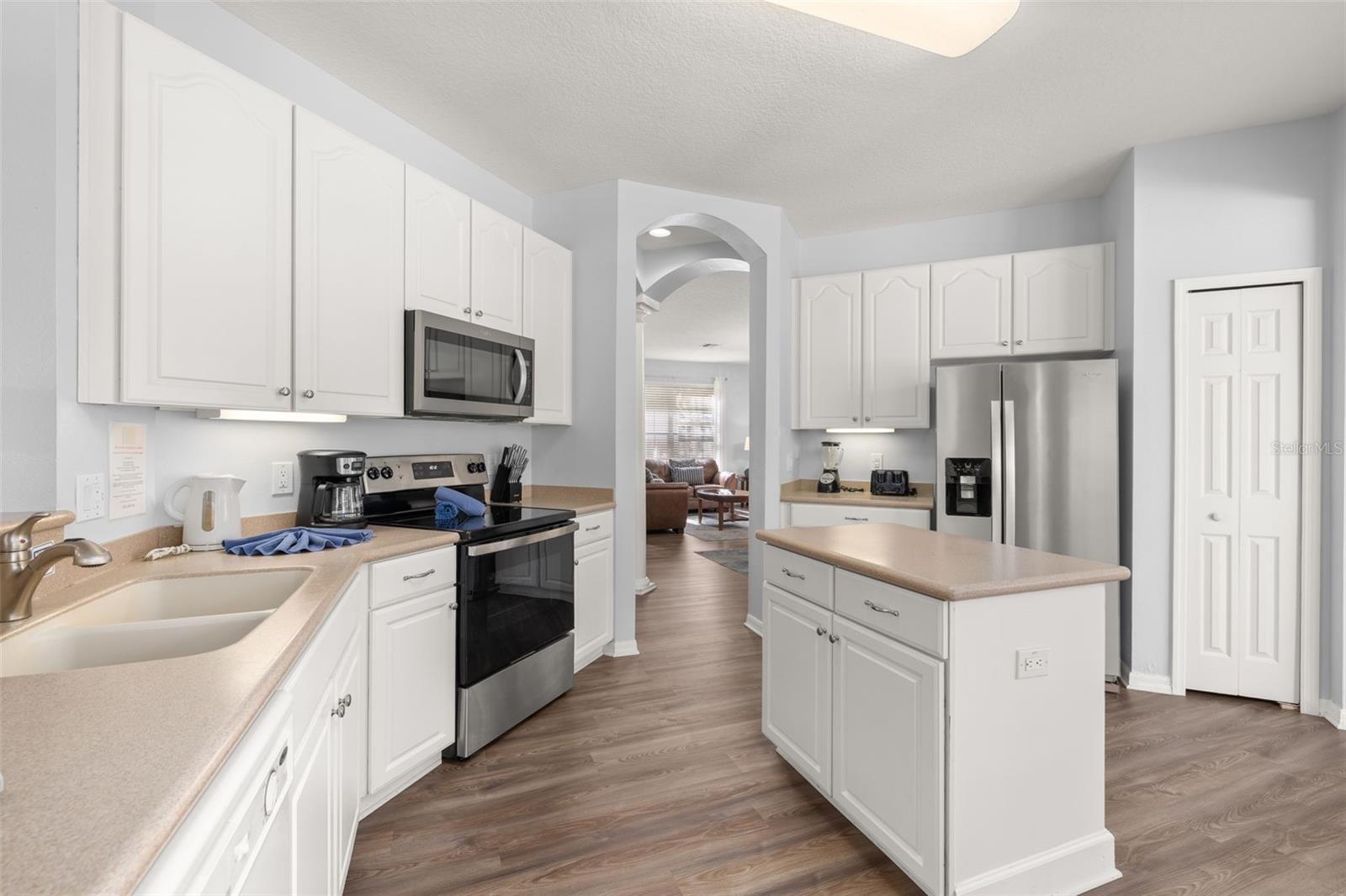 Image 15 of 98 For 986 Orange Cosmos Boulevard