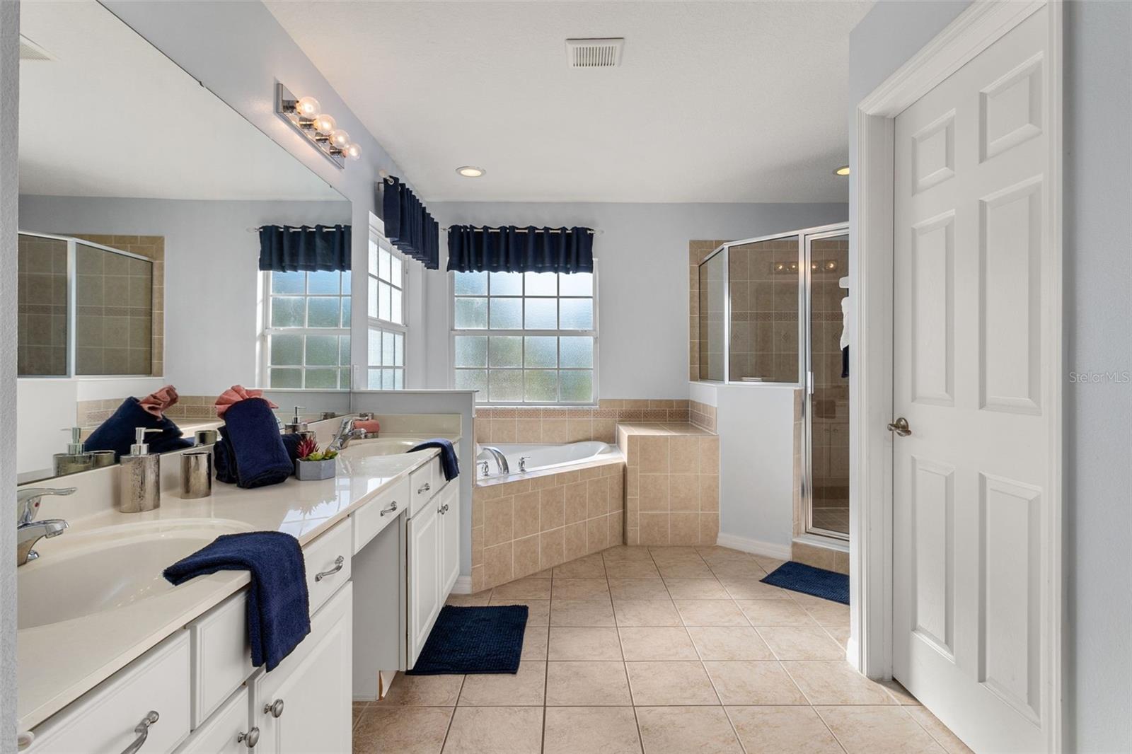 Image 33 of 98 For 986 Orange Cosmos Boulevard