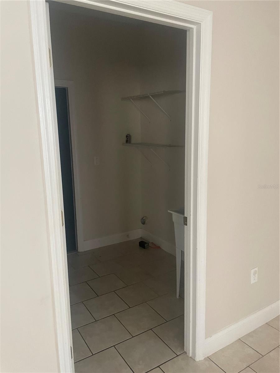 Image 6 of 25 For 322 Dundee Drive