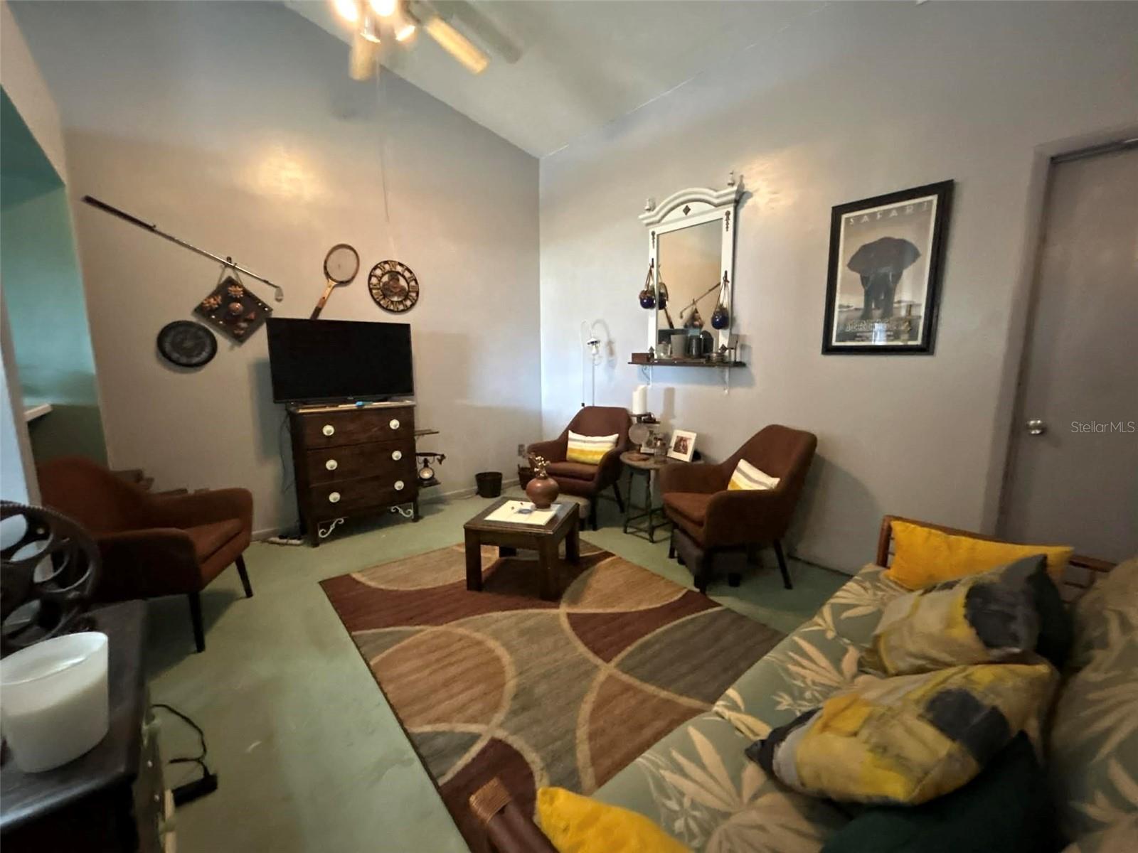 Image 4 of 15 For 3165 Smoke Signal Circle