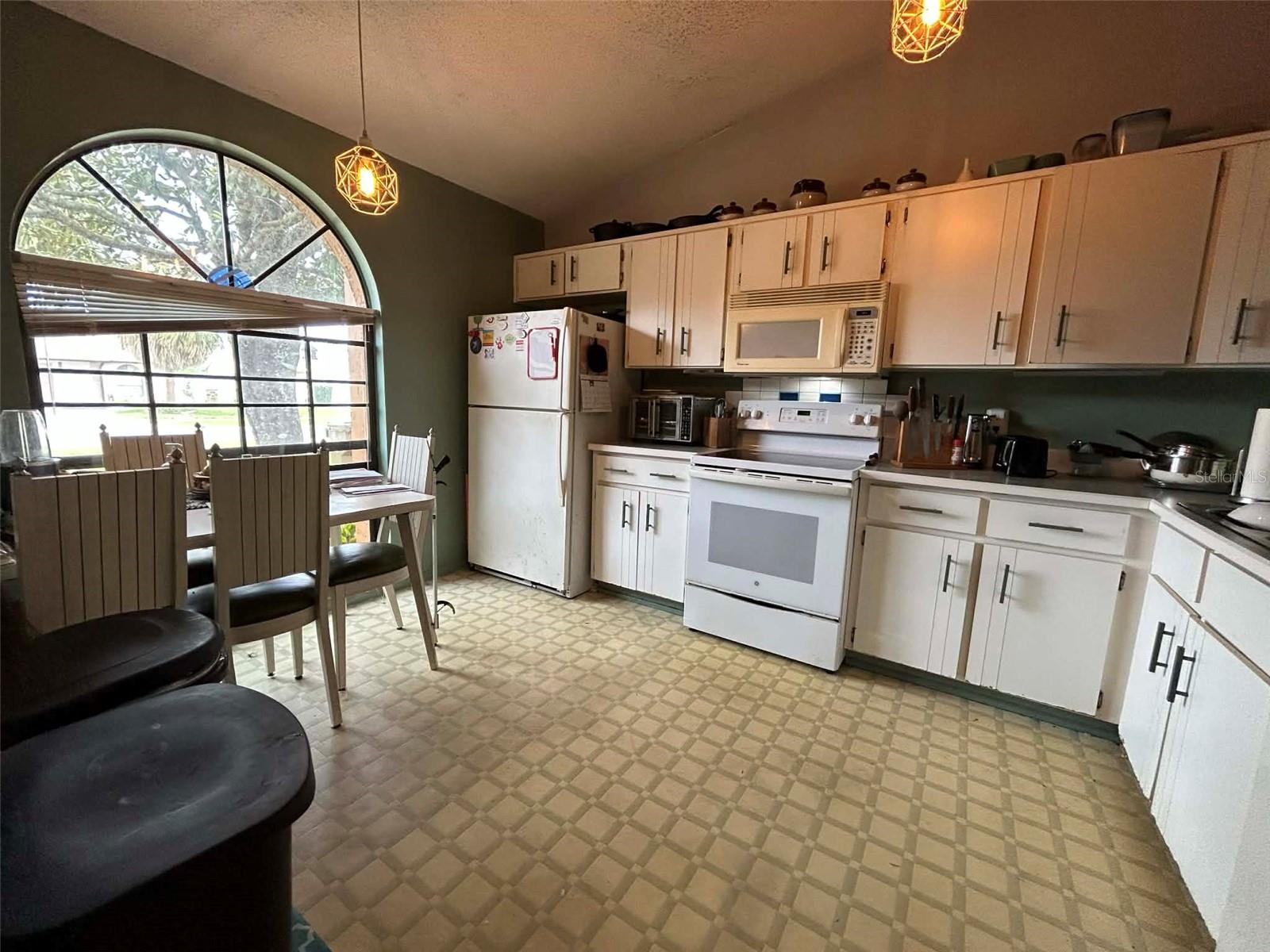 Image 5 of 15 For 3165 Smoke Signal Circle