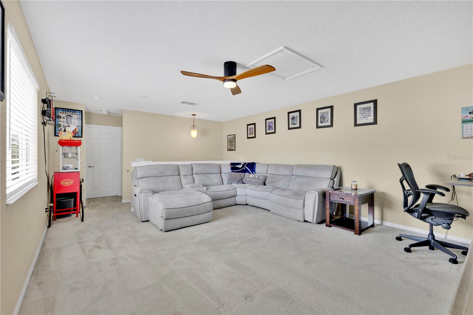 Image 18 of 37 For 4011 Chippewa Court