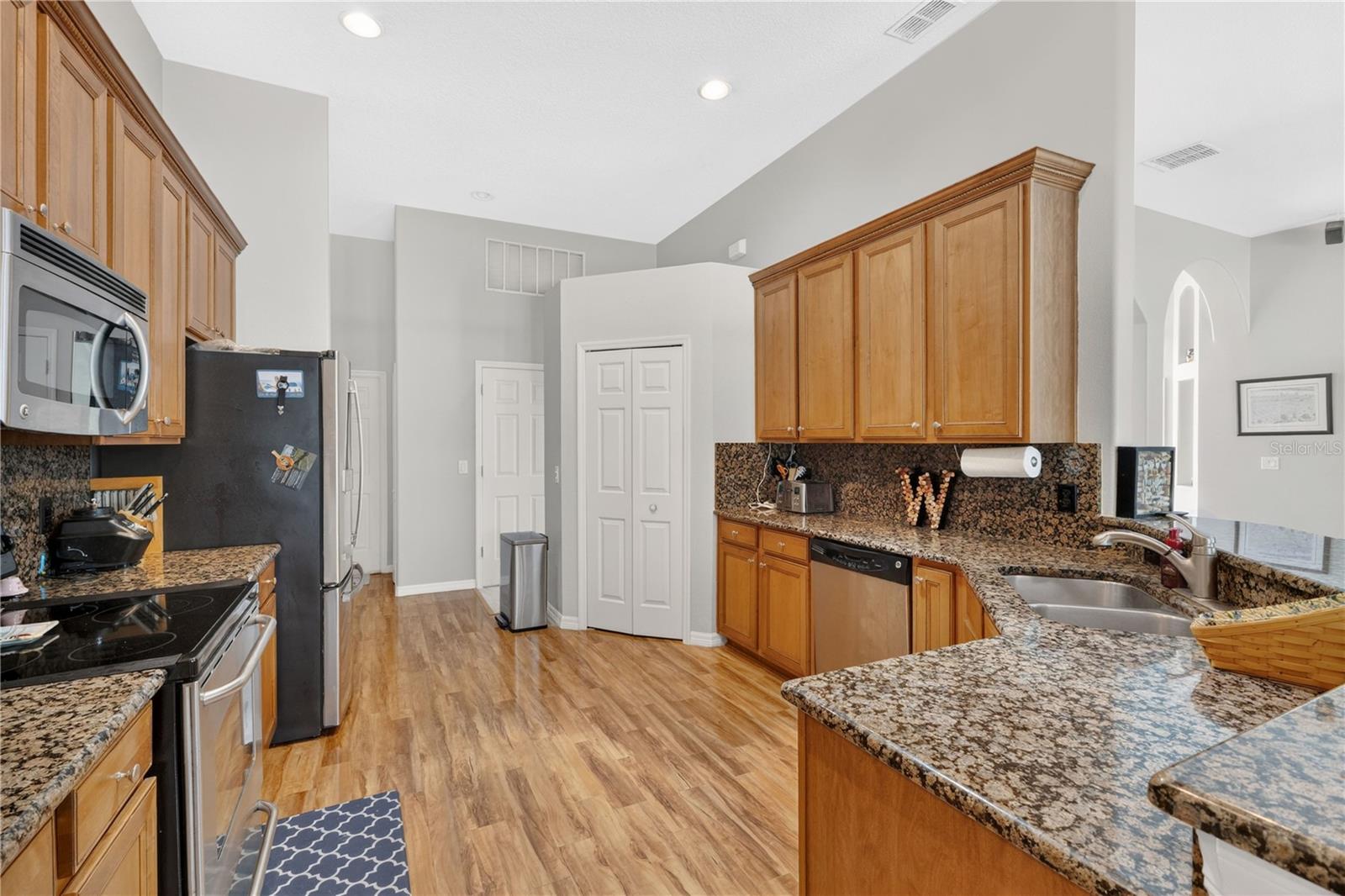 Image 6 of 37 For 4011 Chippewa Court