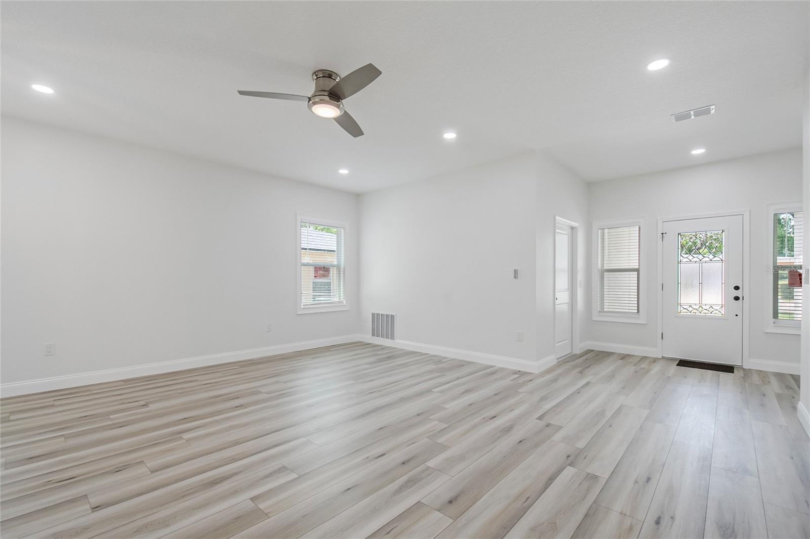 Image 16 of 34 For 441 Jefferson Street