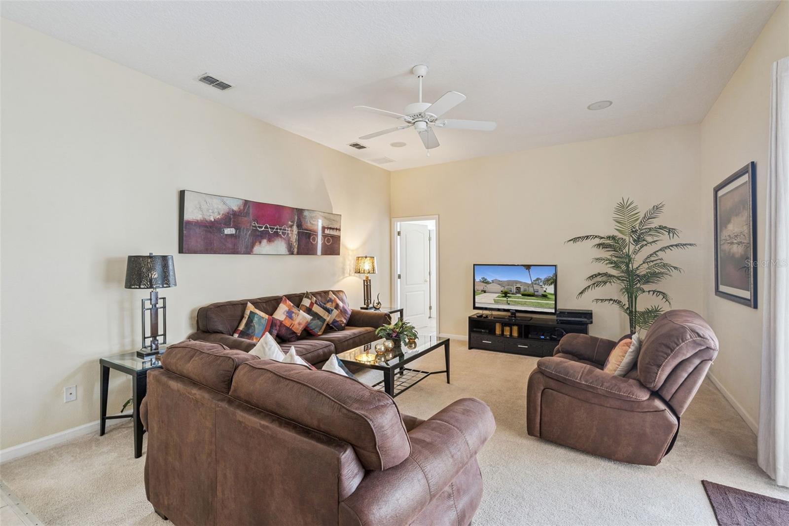 Image 9 of 51 For 117 Hampton Drive