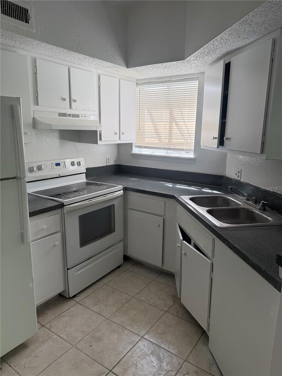 Image 8 of 14 For 1948 Lake Atriums Circle 133