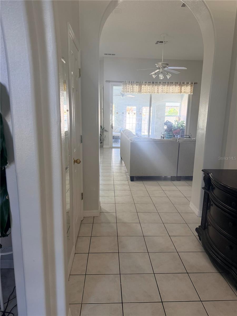 Image 10 of 22 For 2618 Hawthorne Lane