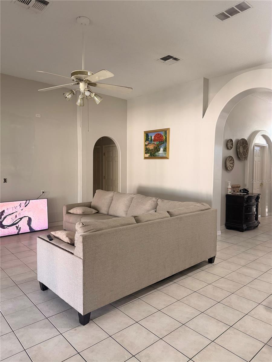 Image 11 of 22 For 2618 Hawthorne Lane