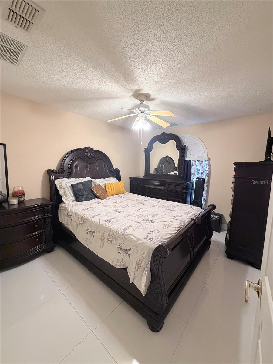 Image 15 of 22 For 2618 Hawthorne Lane