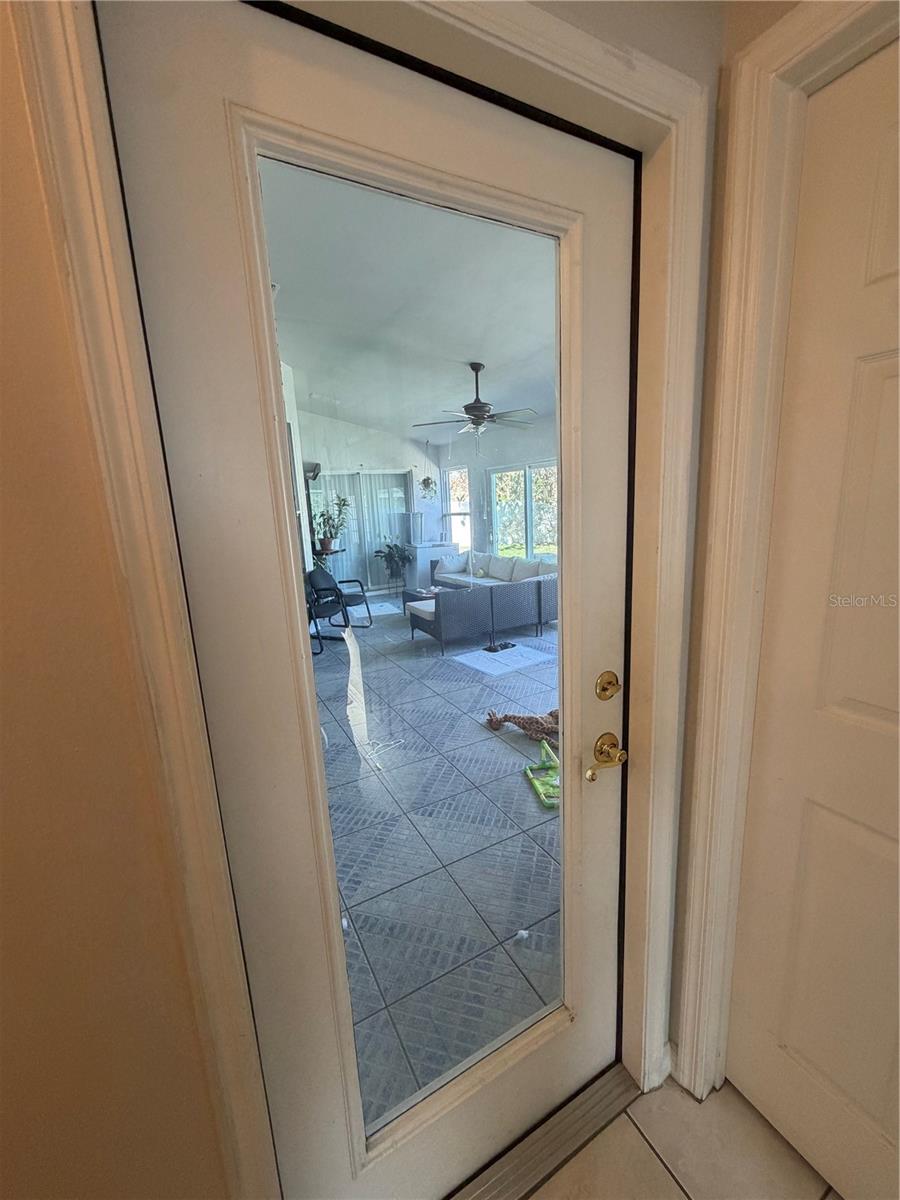 Image 17 of 22 For 2618 Hawthorne Lane