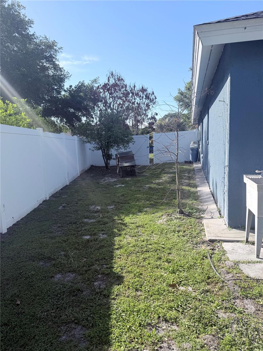 Image 20 of 22 For 2618 Hawthorne Lane