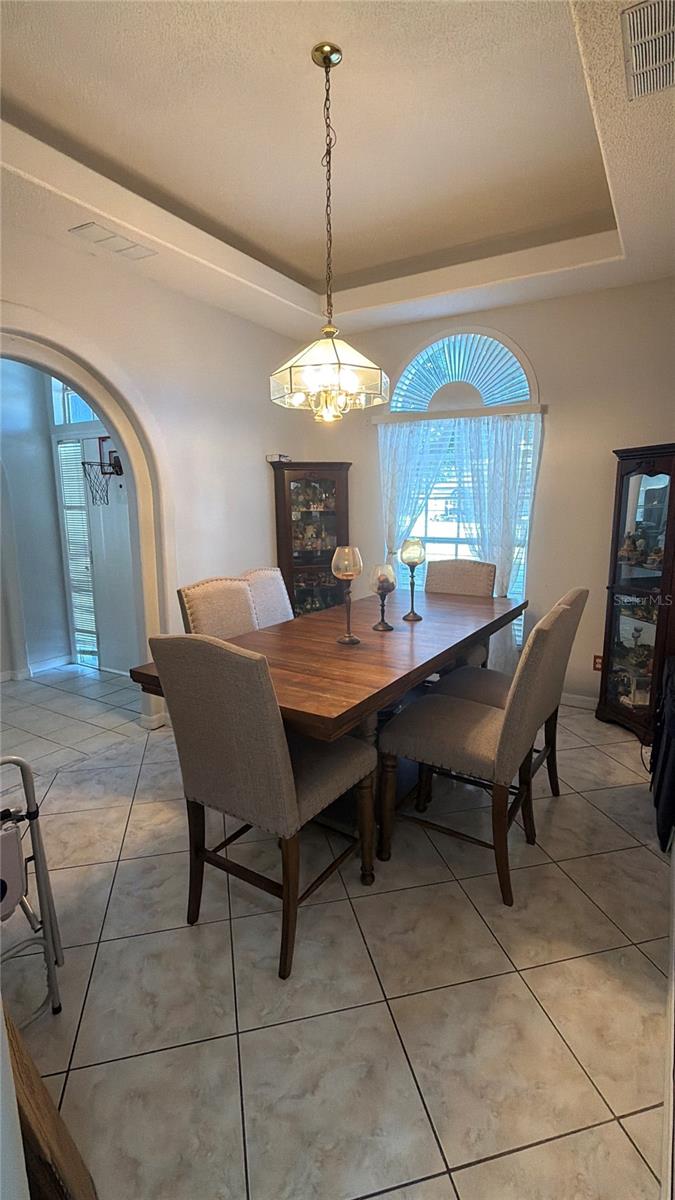 Image 3 of 22 For 2618 Hawthorne Lane