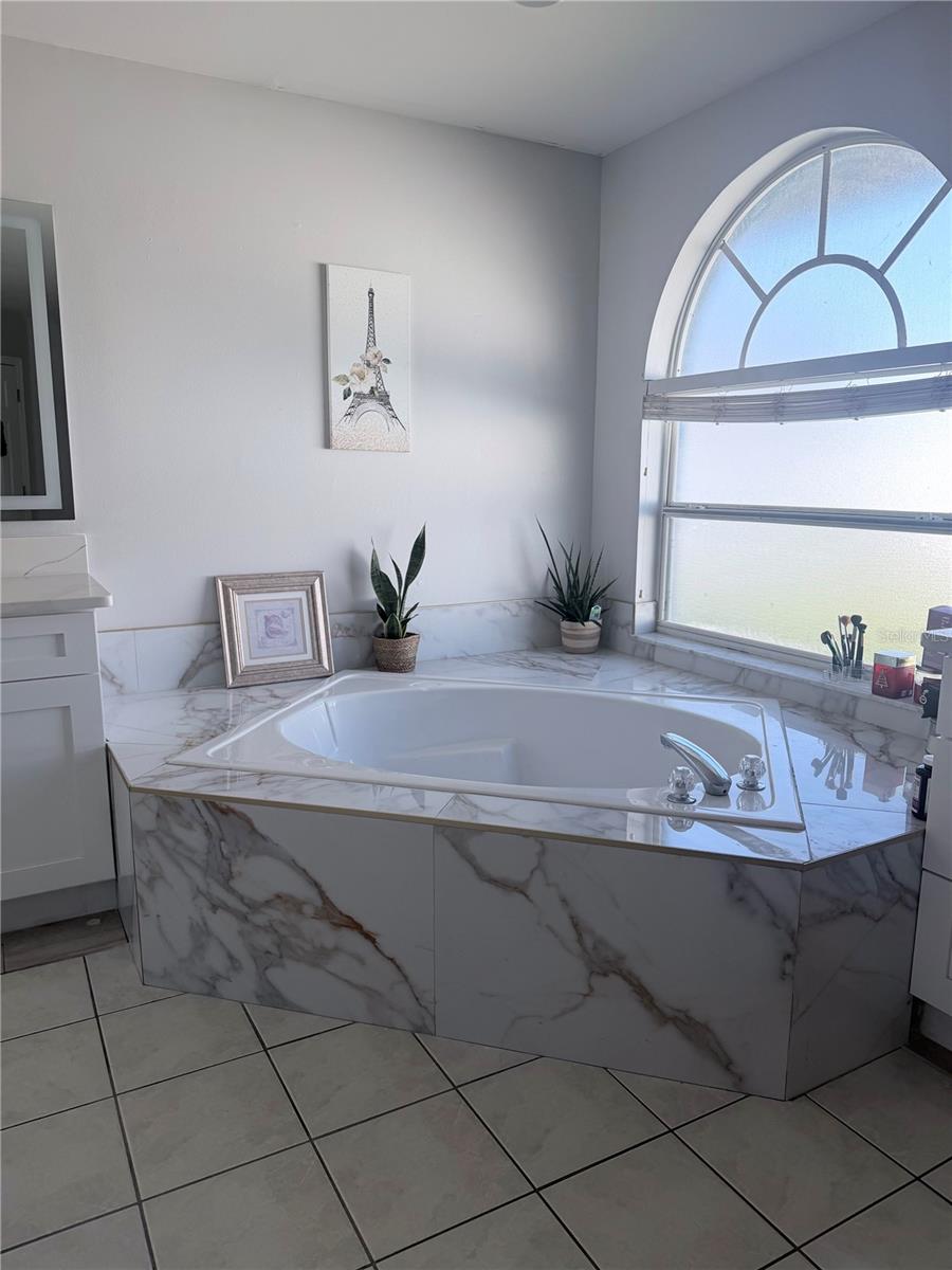 Image 8 of 22 For 2618 Hawthorne Lane