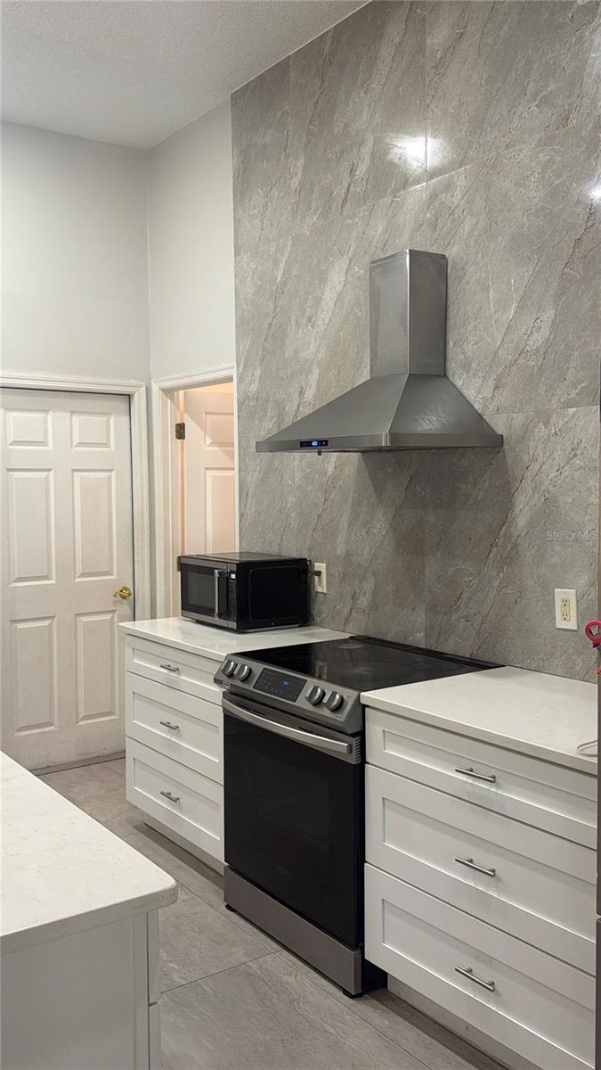 Image 9 of 22 For 2618 Hawthorne Lane