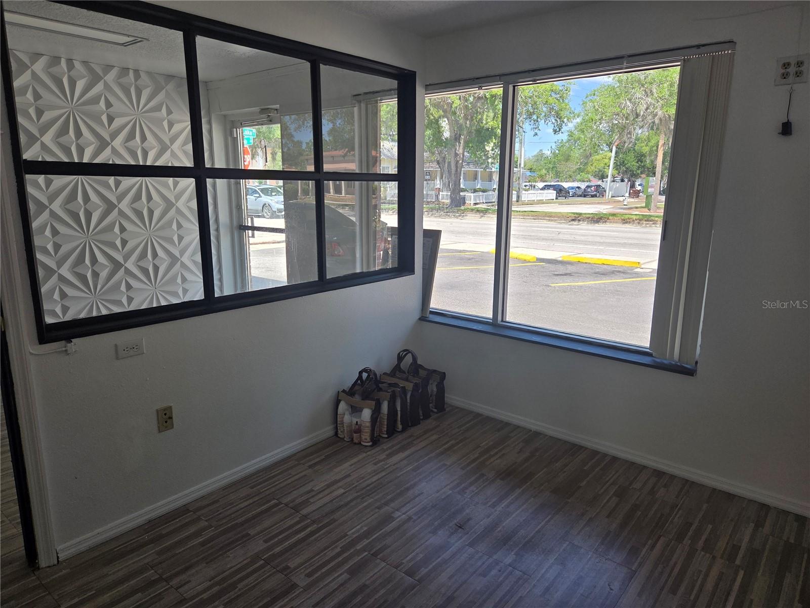 Image 7 of 12 For 820 Main Street