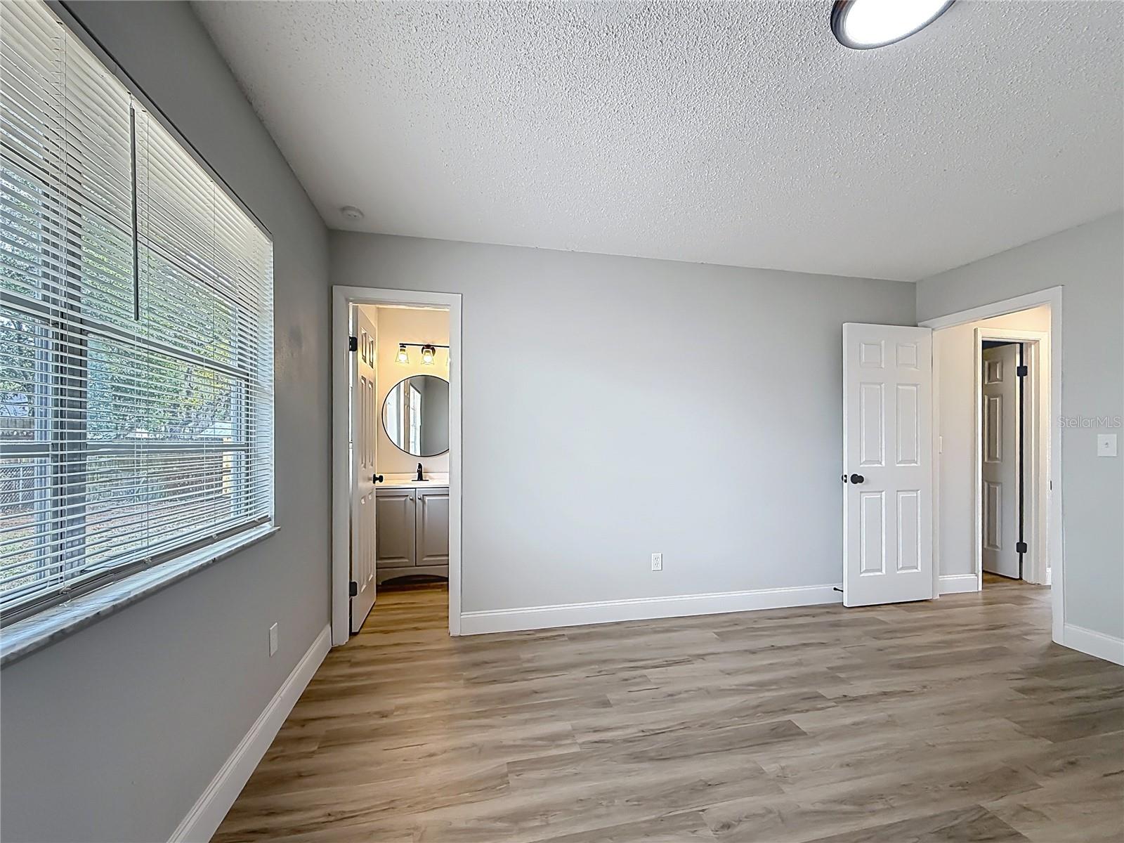 Listing photo id 10 for 8940 88th Street