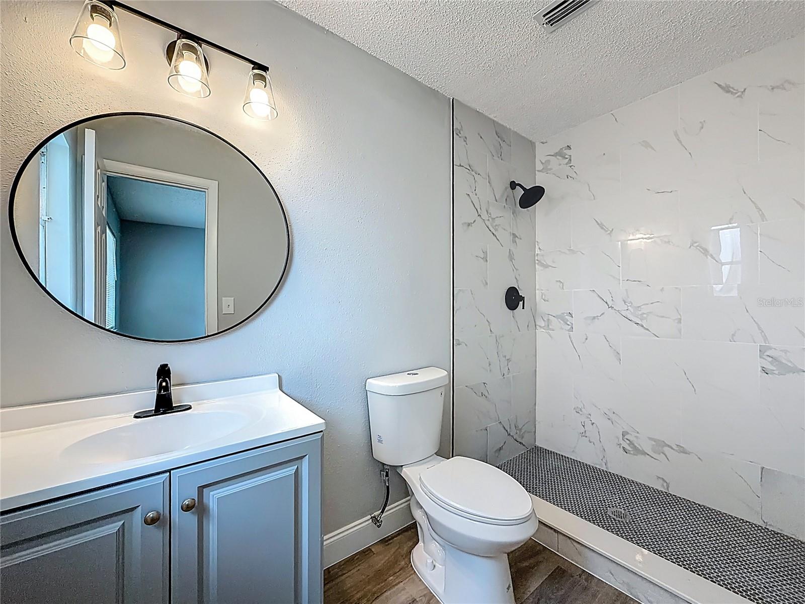 Listing photo id 14 for 8940 88th Street