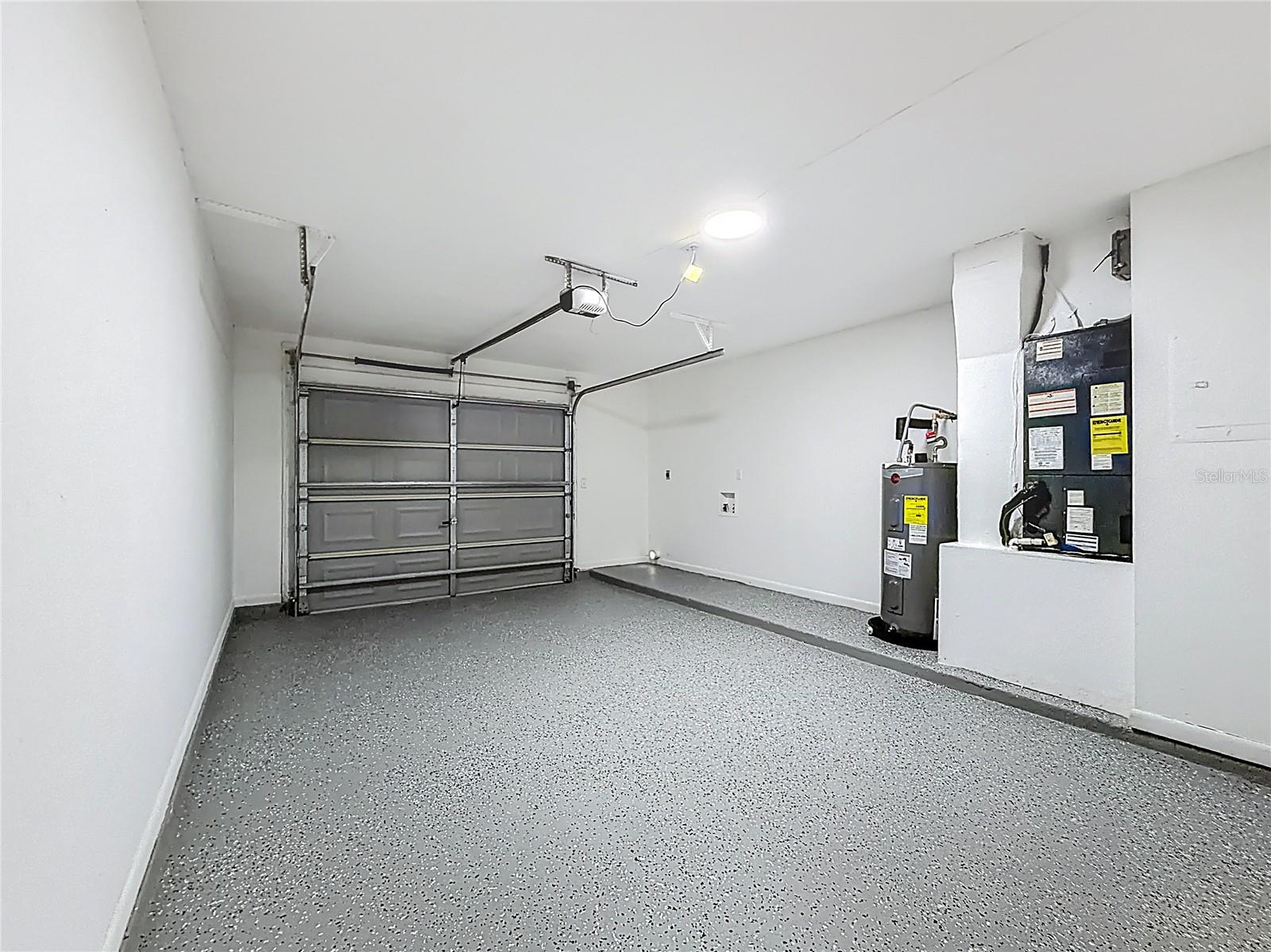 Listing photo id 17 for 8940 88th Street