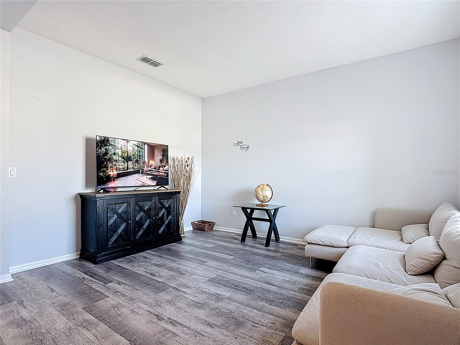 Image 17 of 84 For 1807 Westerham Avenue