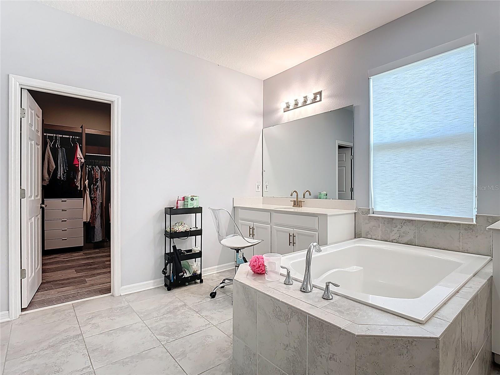 Image 40 of 84 For 1807 Westerham Avenue