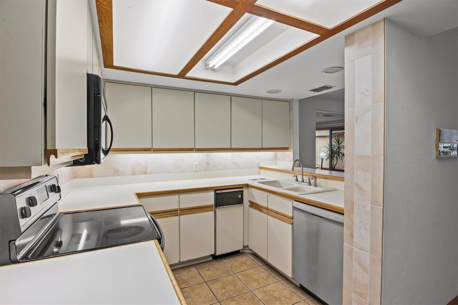 Image 16 of 50 For 23 Casarena Court