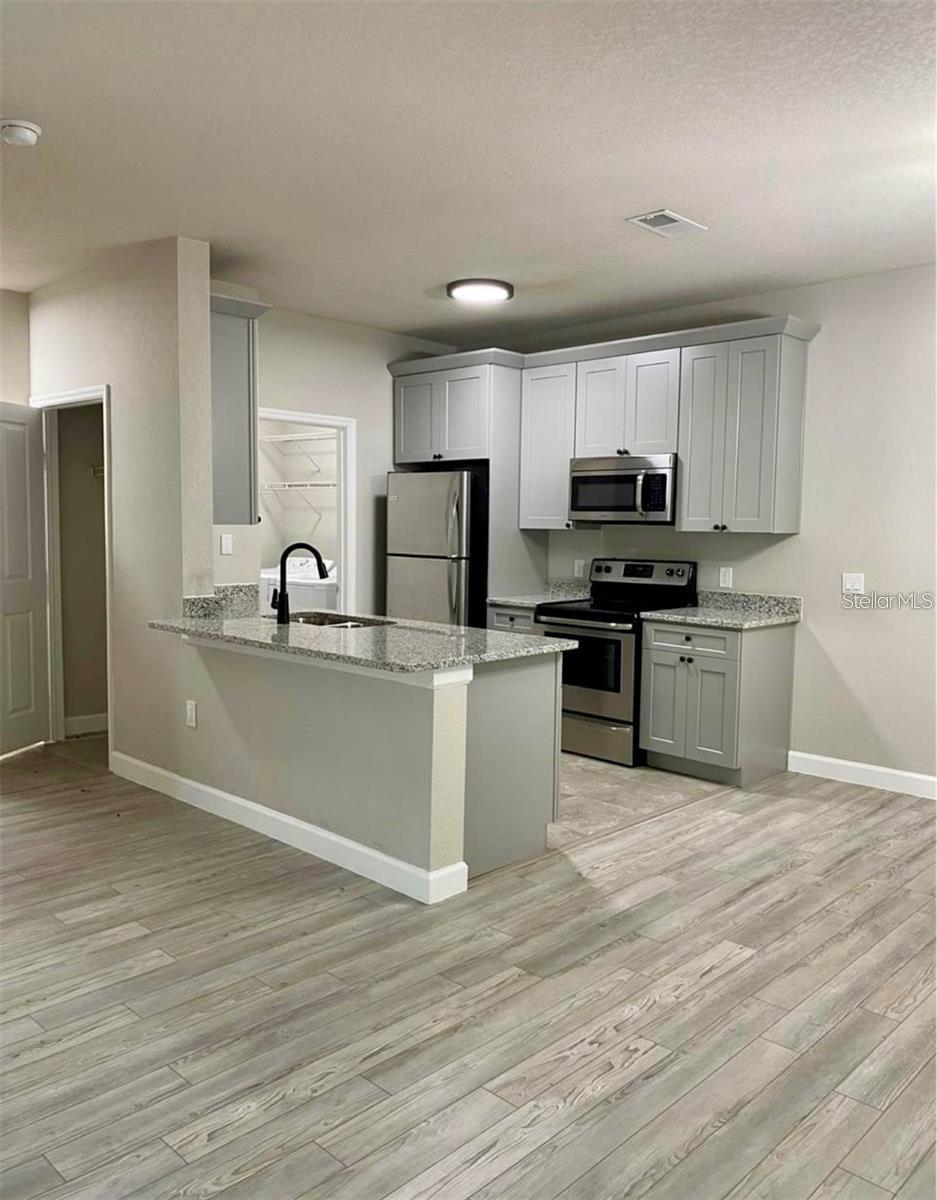 Image 5 of 23 For 3011 Hemingway Circle 3011