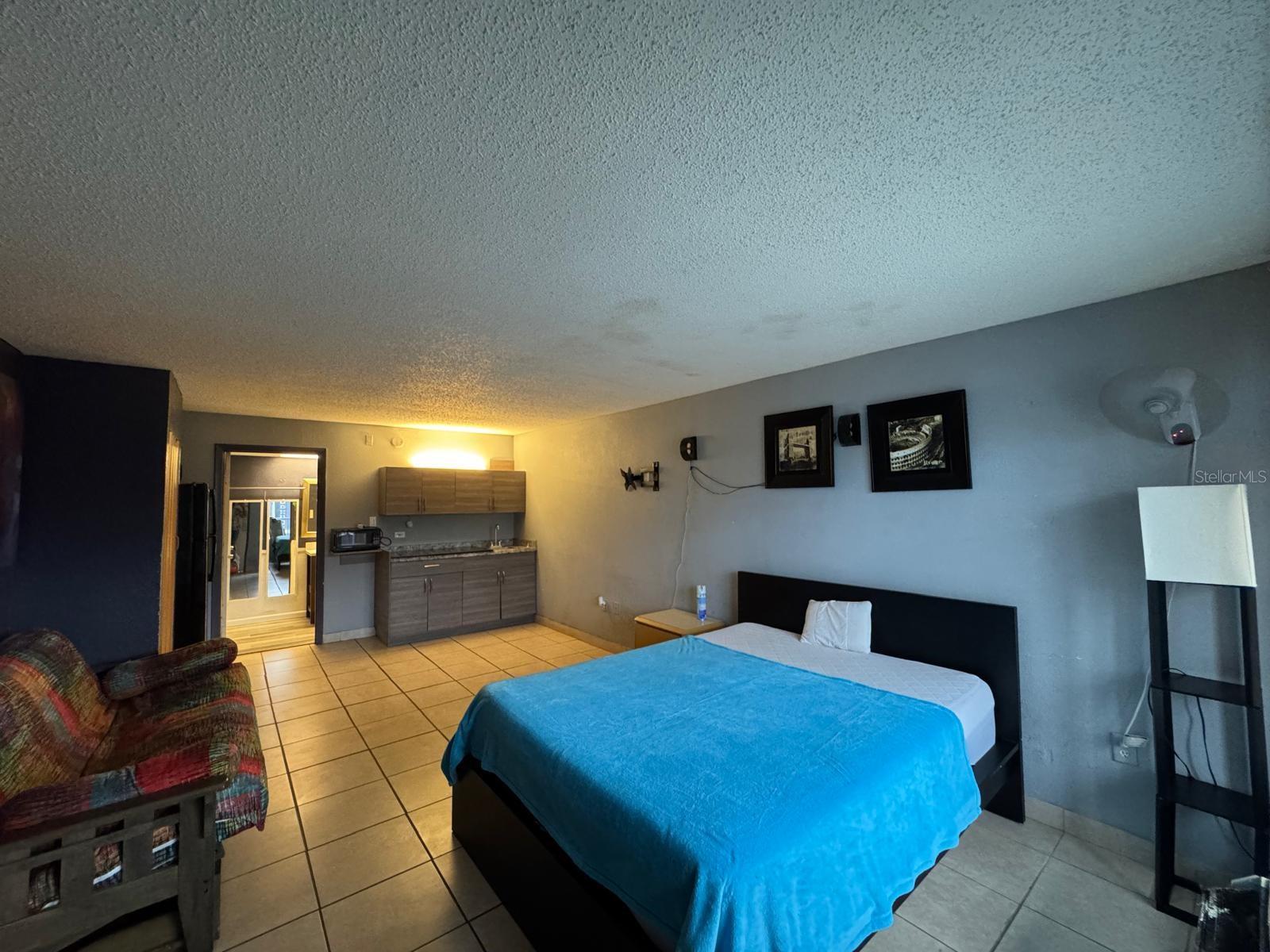 Image 2 of 13 For 8421 Orange Blossom Trail 420