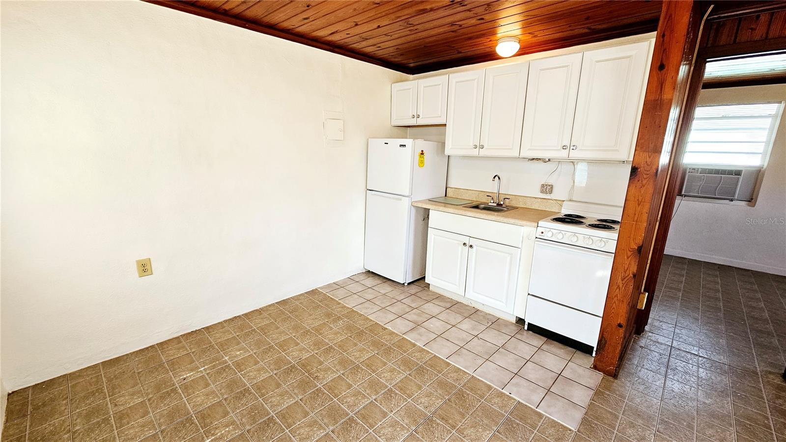 Image 12 of 16 For 19 Mango Street B