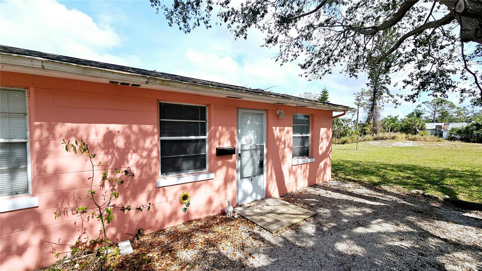 Image 3 of 16 For 19 Mango Street B