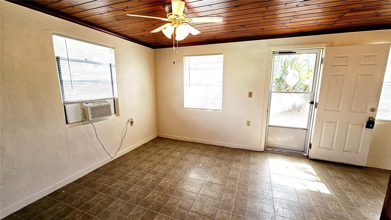 Image 5 of 16 For 19 Mango Street B