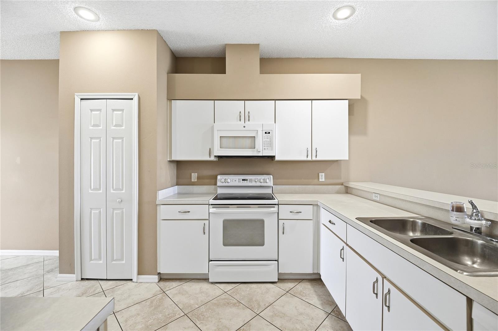 Image 6 of 20 For 177 Club Villas Lane