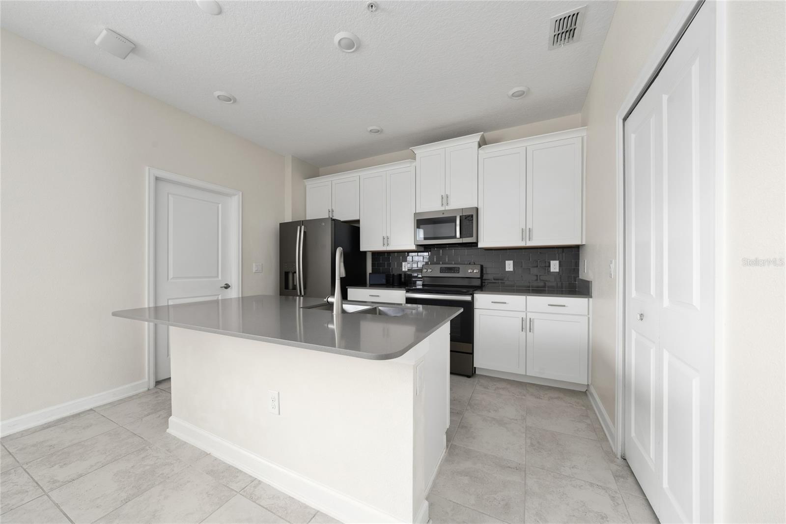 Image 12 of 31 For 12124 Sonnet Avenue