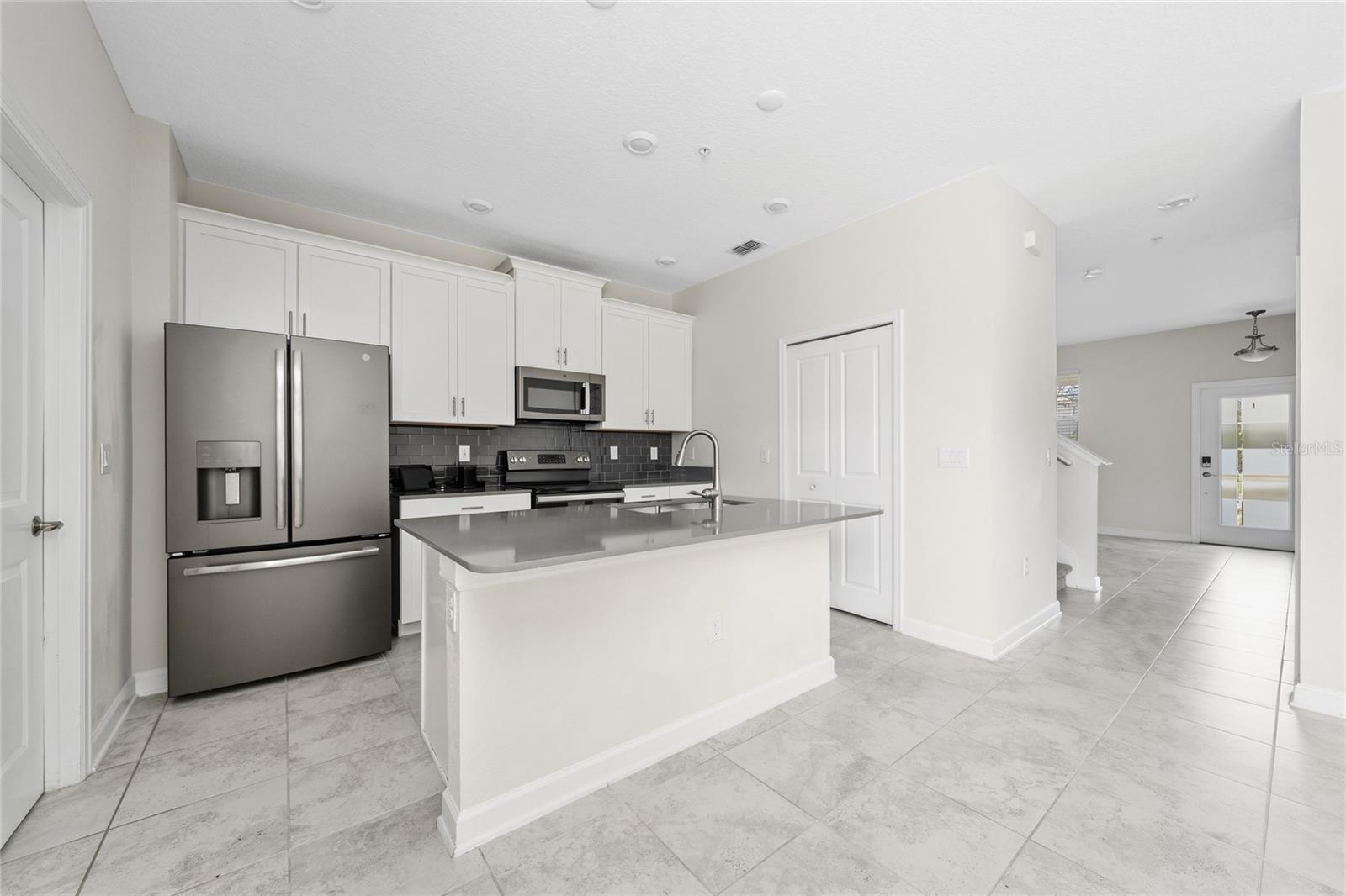 Image 7 of 31 For 12124 Sonnet Avenue