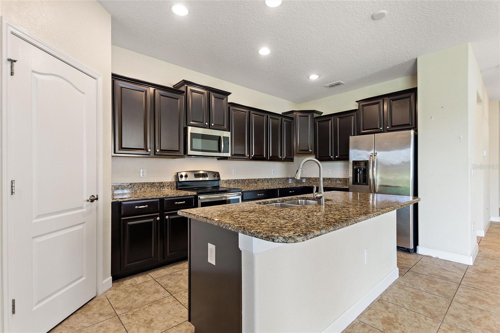 Image 19 of 76 For 1379 Palmetto Dunes Street