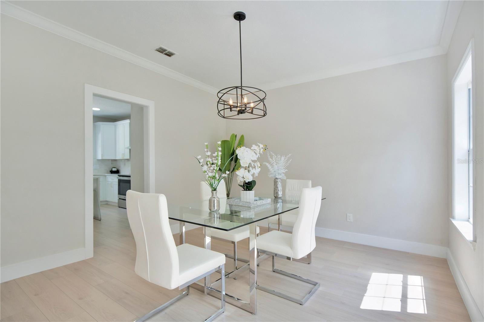 Image 12 of 34 For 12200 Treetop Court