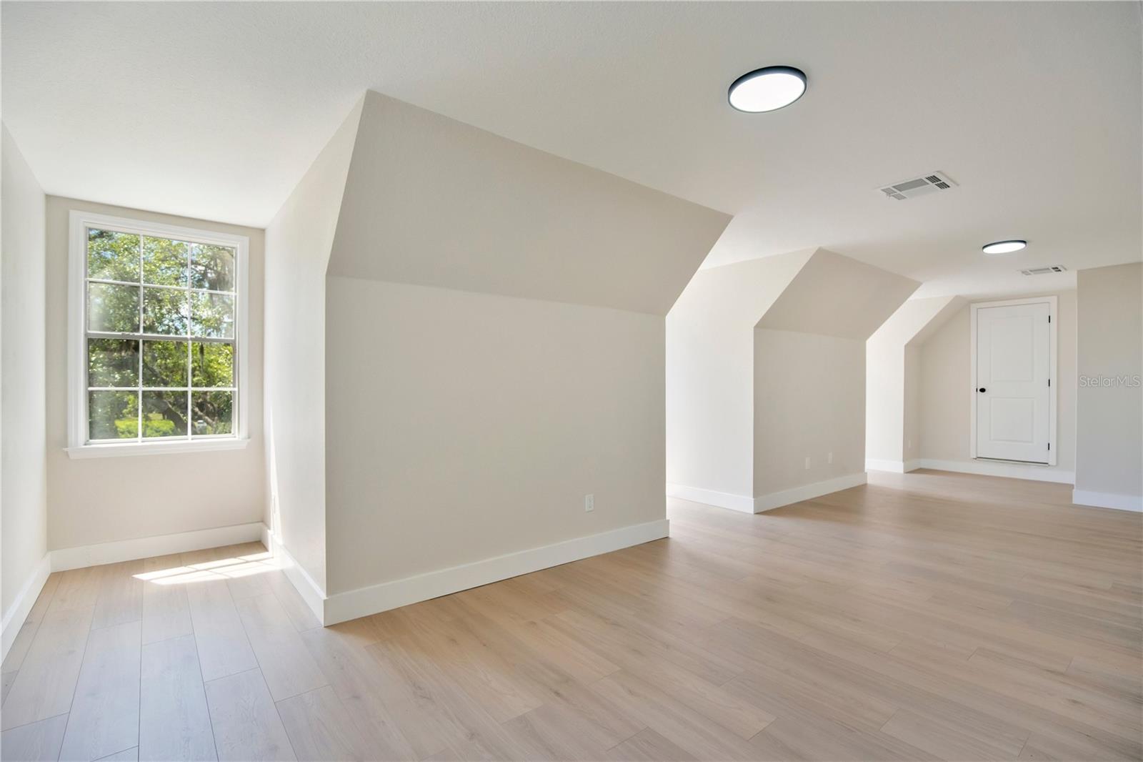 Image 17 of 34 For 12200 Treetop Court