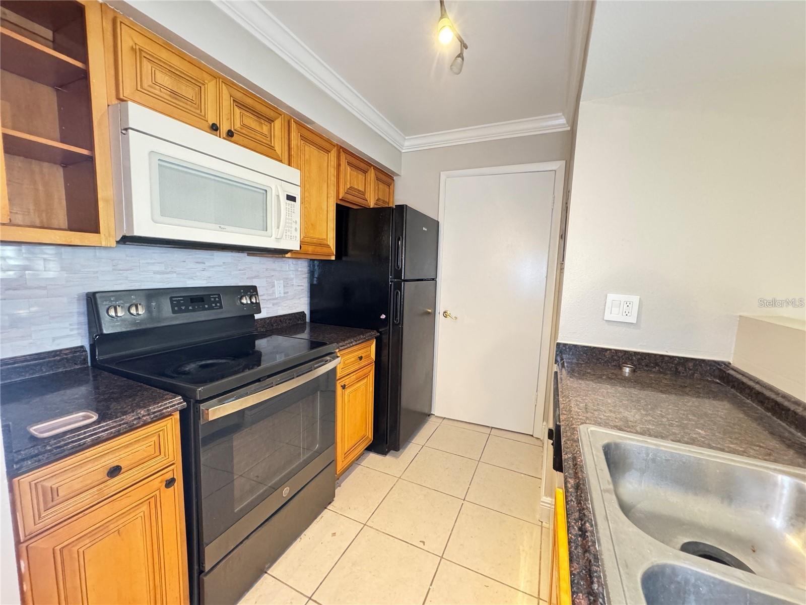 Image 2 of 14 For 3038 Parkway Boulevard 208