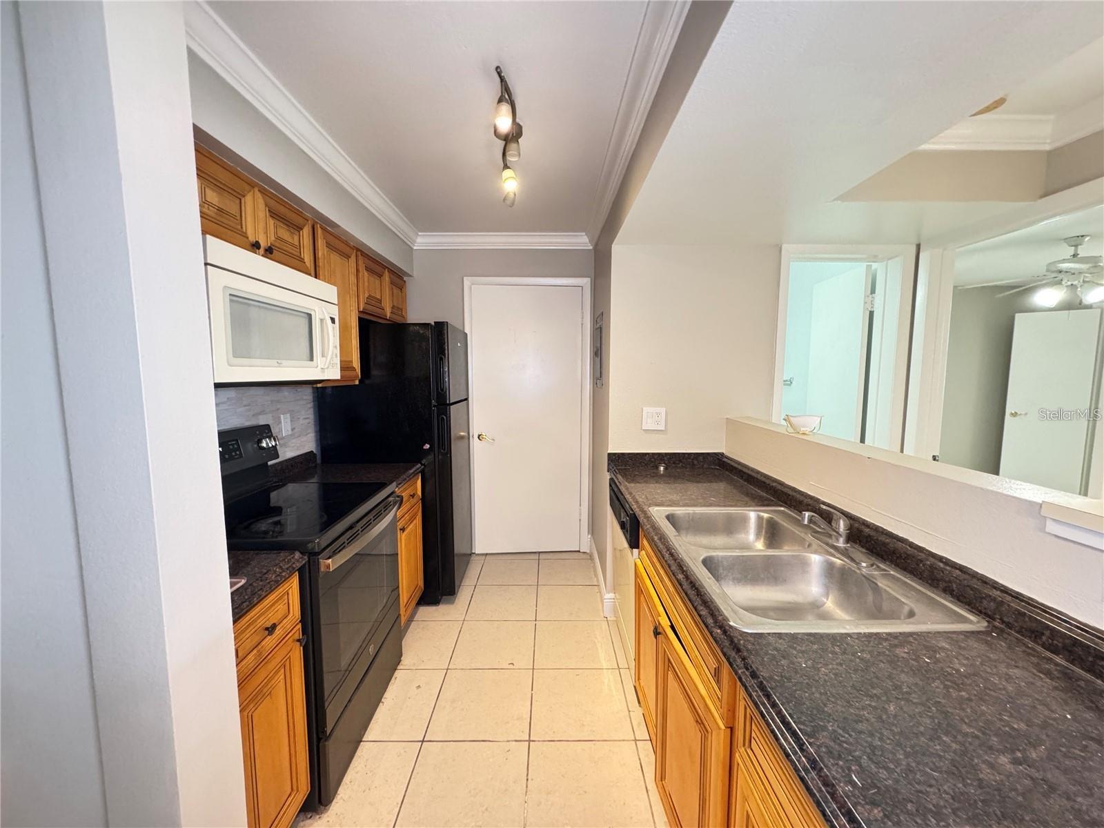 Image 3 of 14 For 3038 Parkway Boulevard 208