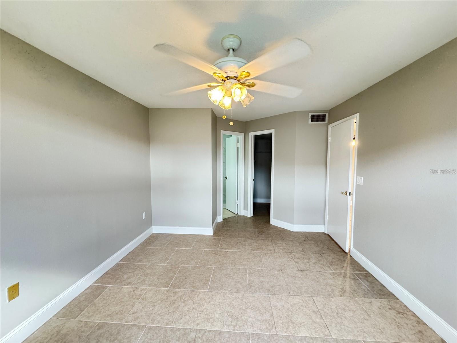 Image 4 of 14 For 3038 Parkway Boulevard 208