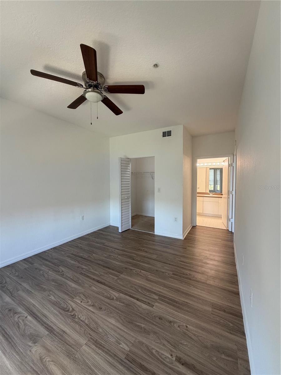 Image 10 of 23 For 5542 Metrowest Boulevard 308