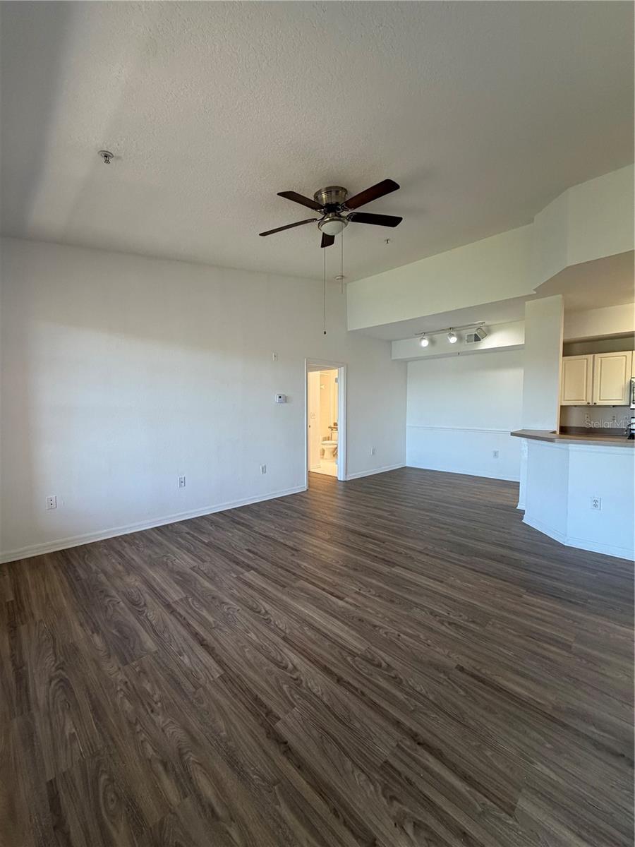 Image 13 of 23 For 5542 Metrowest Boulevard 308