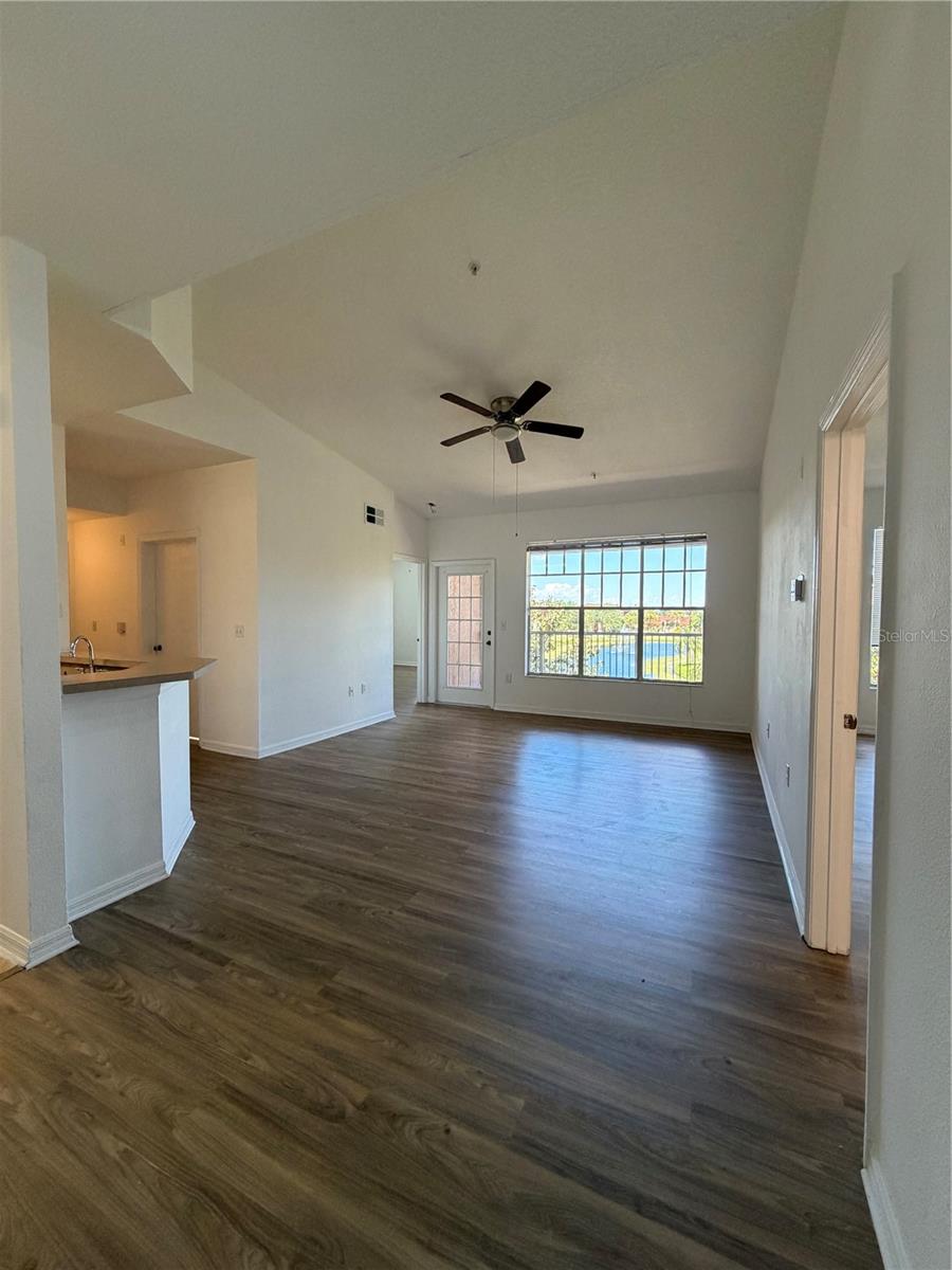 Image 14 of 23 For 5542 Metrowest Boulevard 308